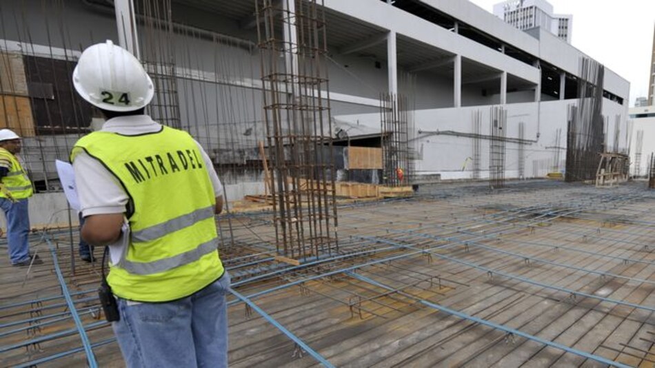 Muere obrero al caer de andamio en centro comercial Alta Plaza en Condado del Rey