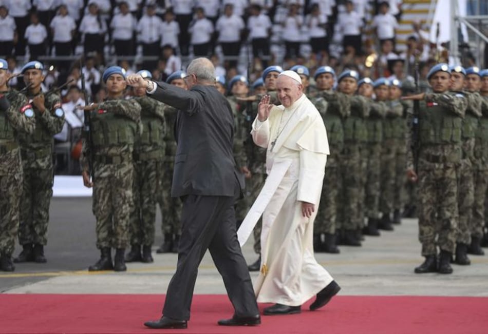 El papa Francisco llega a Lima tras visitar Chile