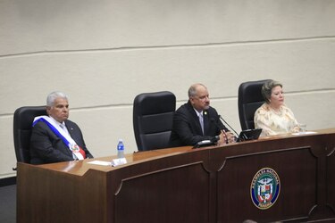 Mulino: ‘No venimos a administrar el desorden’ y sube el tono ante sus críticos