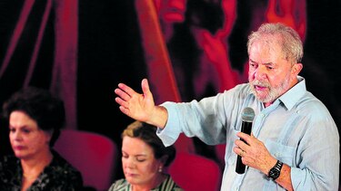 Las autoridades confiscan el pasaporte de Lula da Silva