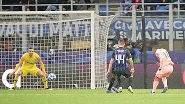 Barcelona empata de visita con el Inter y consigue su pase a los octavos de final