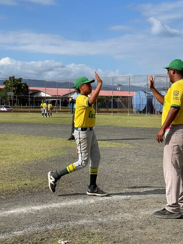 Eugenio Barrios pone a Vacamonte a un paso de Williamsport