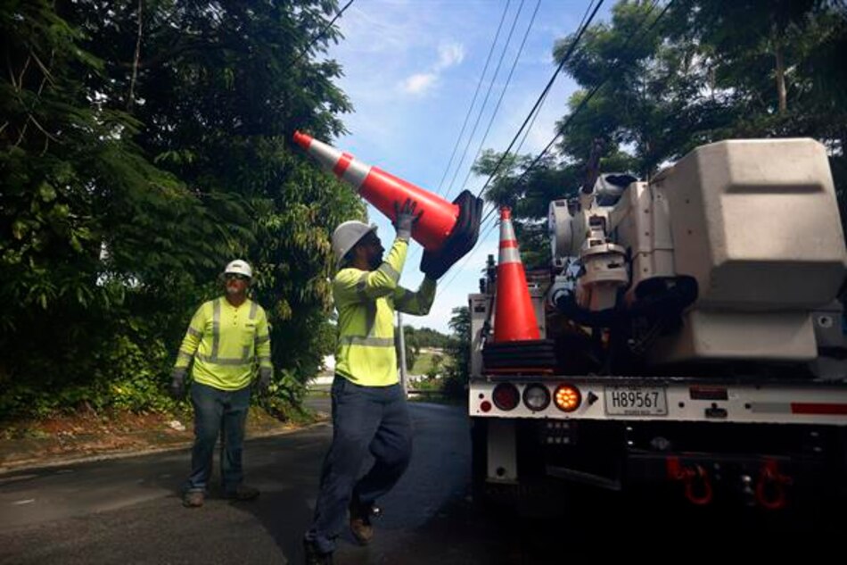 Cientos de miles de puertorriqueños seguirán sin luz esta semana tras huracán Fiona
