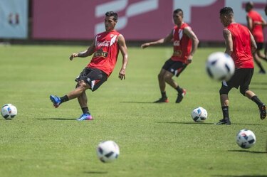 Perú estudia con video a Venezuela para sacar un triunfo