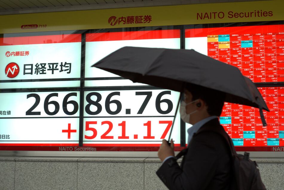 Tokio instaura restricciones frente al aumento de contagios de la Covid-19