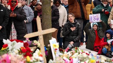 Sale a la luz el video filmado por el agente de ICE que mató a tiros a una mujer en Mineápolis