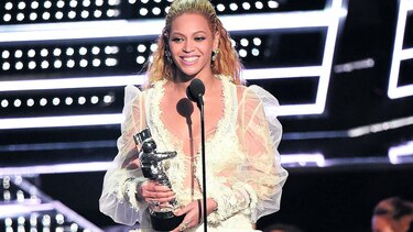 Beyoncé domina los premios MTV