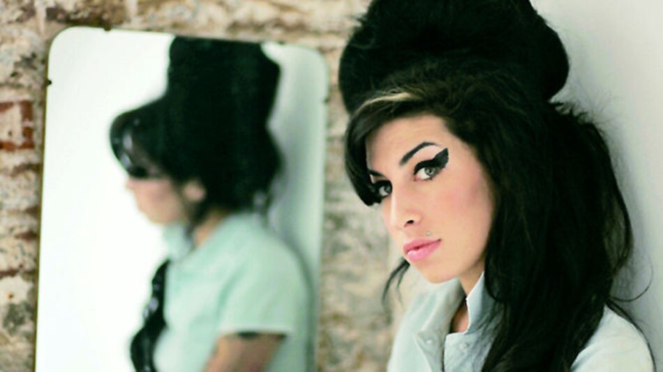 Familia de Amy Winehouse critica documental