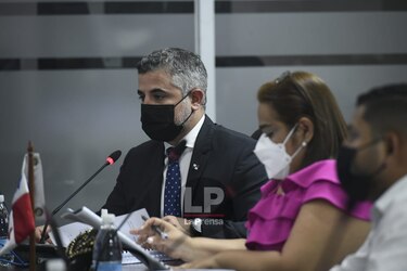 ‘Estamos haciendo un arduo trabajo’, dice ministro Sabonge sobre la rehabilitación de calles