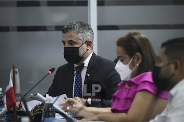 ‘Estamos haciendo un arduo trabajo’, dice ministro Sabonge sobre la rehabilitación de calles