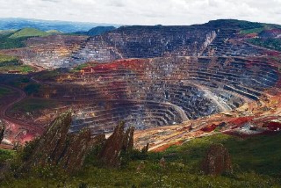 Acusan a minera de evadir pagos