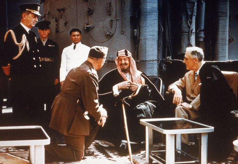 El rey que murió asesinado cuando iba a besar a su sobrino, en un regicidio que sacudió a Arabia Saudita hace 50 años