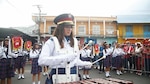 Delegaciones estudiantiles rinden honor a la patria