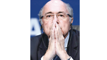 Blatter se pone a disposición de justicia francesa pero en ‘Suiza’