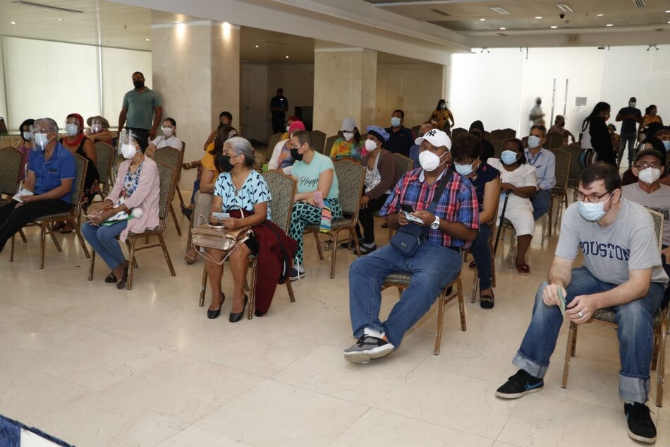 Unos 250 pacientes con cáncer reciben primera dosis de la vacuna contra la Covid-19