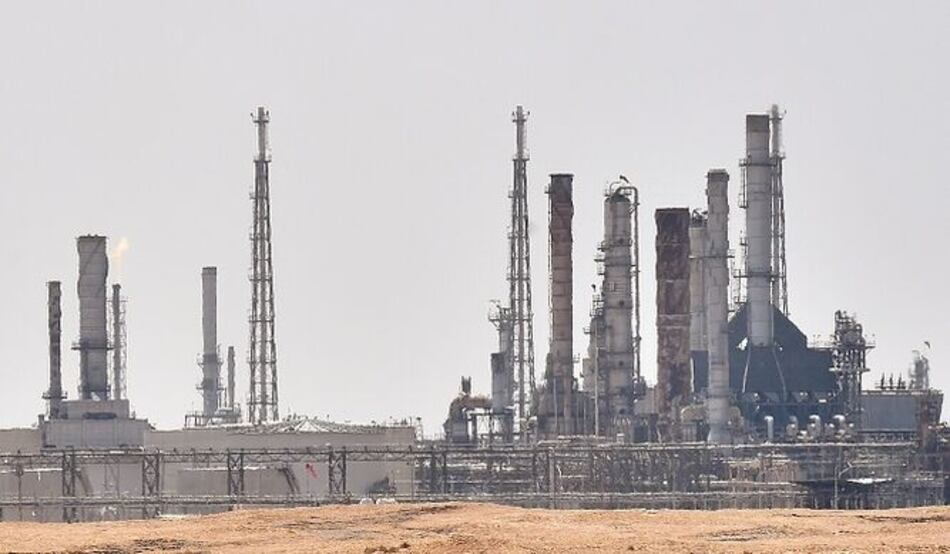 Arabia Saudita intenta restablecer producción de crudo tras ataque atribuido a Irán