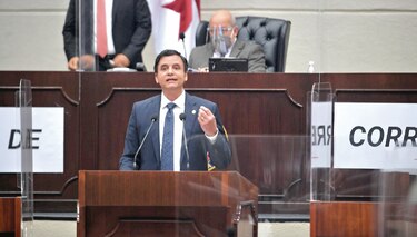 Contralor Gerardo Solís minimizó los escándalos y defendió a su Gobierno