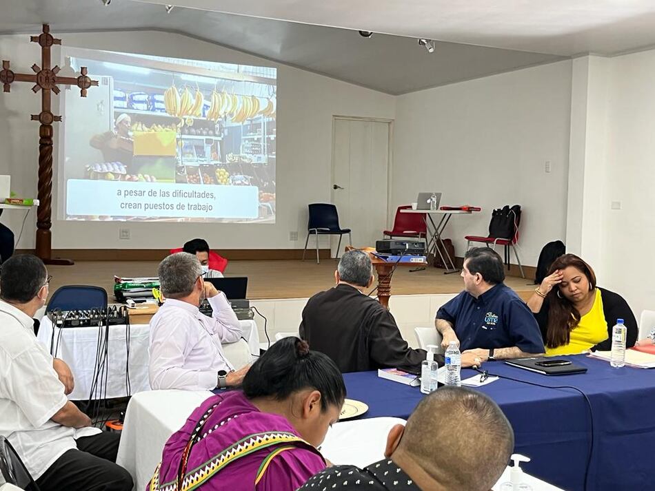 Mesa de diálogo continúa debate sobre el tema de la energía