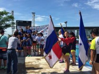 Club La Salle gana competencia de natación en Guatemala