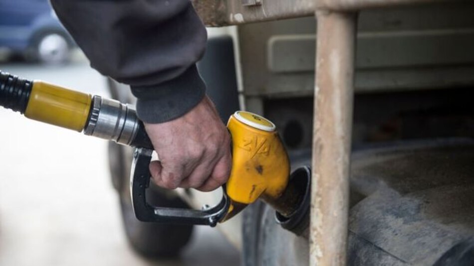 Suben inventarios de crudo más de lo previsto