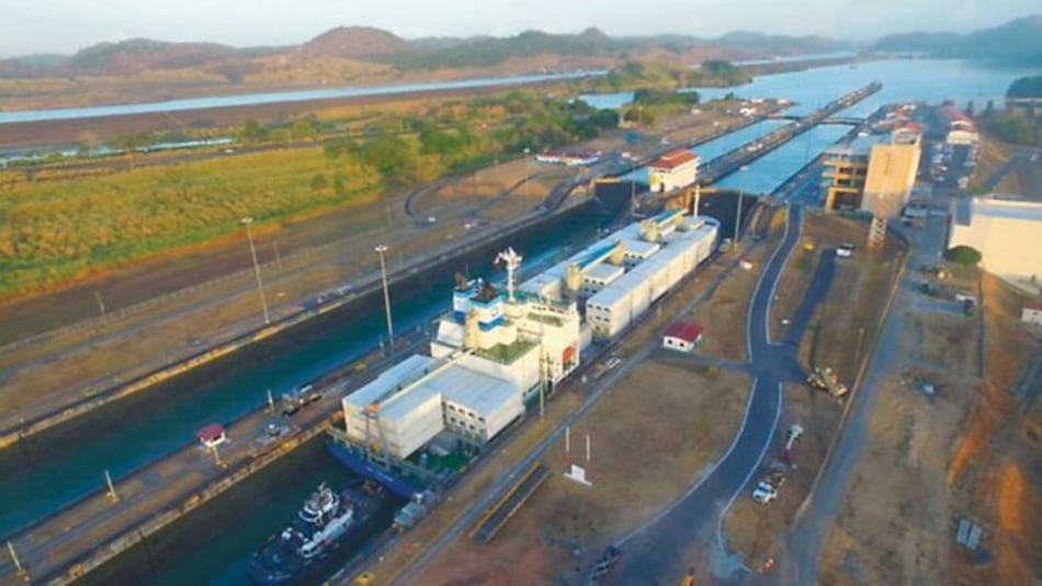 Buque cargado con bananos de Ecuador, con destino a Rusia