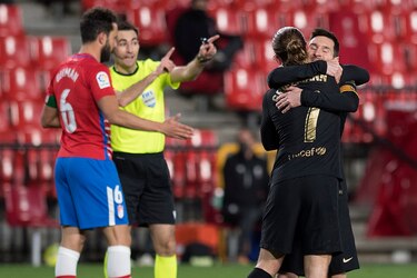 Con dobletes de Messi y Griezmann, el Barça sigue su escalada