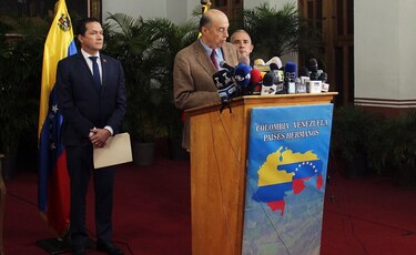 Venezuela y Colombia acuerdan restablecer relaciones diplomáticas tras asunción de Petro