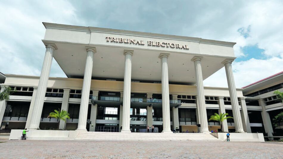 Aldo López Tirone presenta recurso de reconsideración ante el TE por desafuero