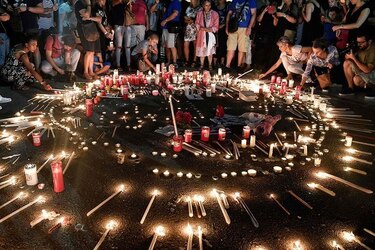 Familias de víctimas de incendio griego demandan al Gobierno