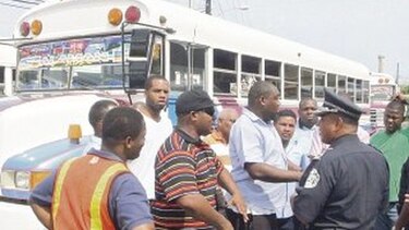 15 rutas de transporte paralizan la provincia