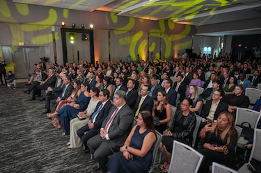 Periodista de La Prensa gana el Premio Palma de Oro por su investigación sobre las amenazas costeras en Panamá