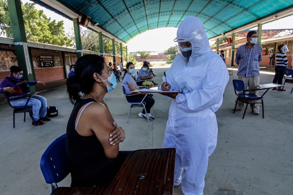 Colombia endurece restricciones para más de la mitad de su población por pandemia