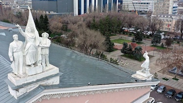 Bishkek, la moderna capital de Kirguistán que está demoliendo su imponente arquitectura soviética