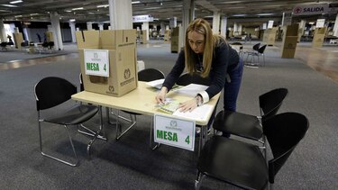 Abren las mesas de votación para histórico balotaje en Colombia