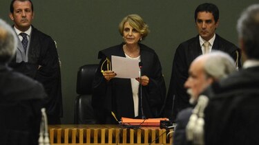 Lavítola y Berlusconi condenados a 3 años de prisión cada uno por corrupción política