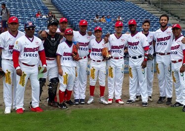 Águilas ganan su primer juego de la temporada