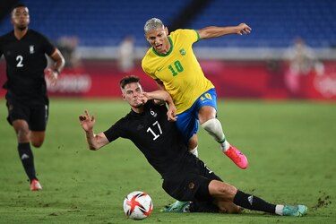 México y Brasil golean, España empata y Argentina cae en inicio del fútbol masculino de Tokio 2020