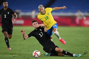 México y Brasil golean, España empata y Argentina cae en inicio del fútbol masculino de Tokio 2020