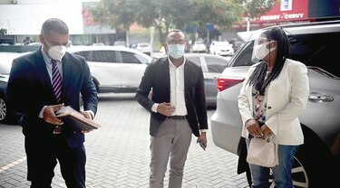 Funcionario de la Presidencia demanda a Mauricio Valenzuela y admite que estuvo en La Fragata, en toque de queda