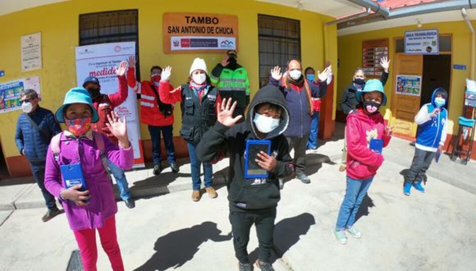 Perú reanuda las clases presenciales en las zonas rurales donde cedió la pandemia