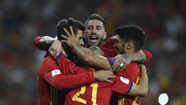 España y Serbia quedan líderes en solitario en sus grupos