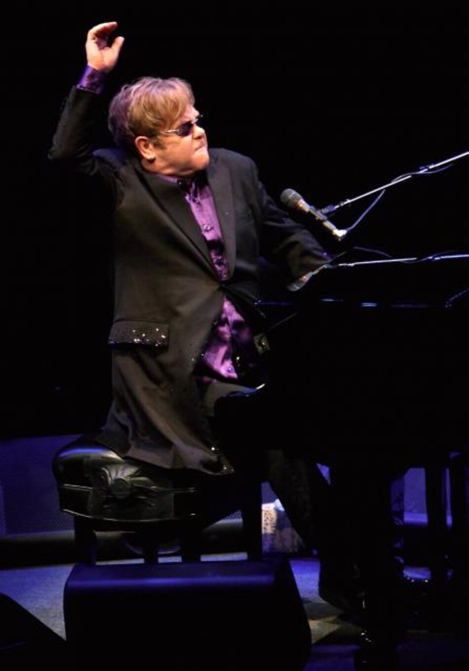Elton John inicia en México gira mundial