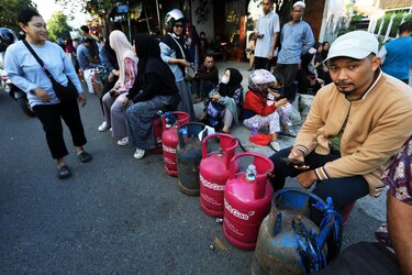Casi mil muertos por inundaciones en Indonesia, con zonas aún sin electricidad ni ayuda