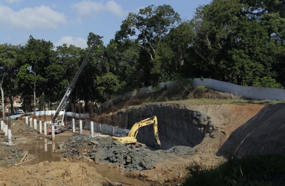 Orden para suspender proyecto, sin acatar