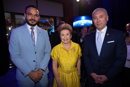 ¿Quiénes asistieron a la fiesta de la embajada de Estados Unidos?