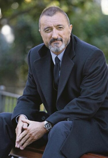 De reportero de guerra a superventas: Pérez Reverte cumple 60 años