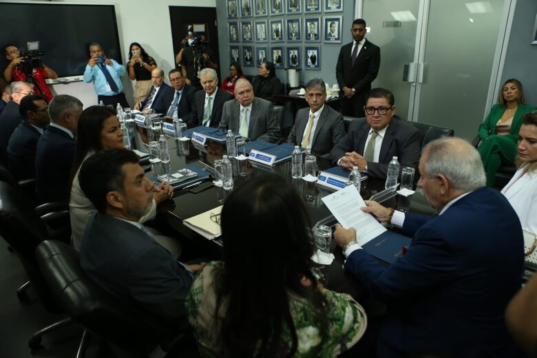 Proyectos del MOP por $320 millones no tienen fondos; así recibe Sabonge al ministro designado
