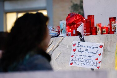 El papa no ha sufrido más crisis respiratorias y el broncoespasmo no afectó otros órganos