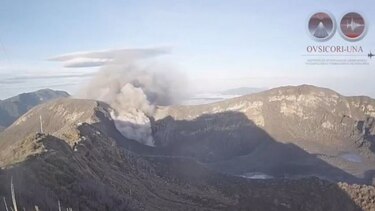 Volcán Turrialba tiene varias erupciones de ceniza en Costa Rica