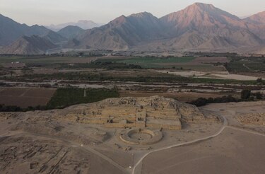 La milenaria ciudad de Caral recibe el máximo sello turístico de Perú